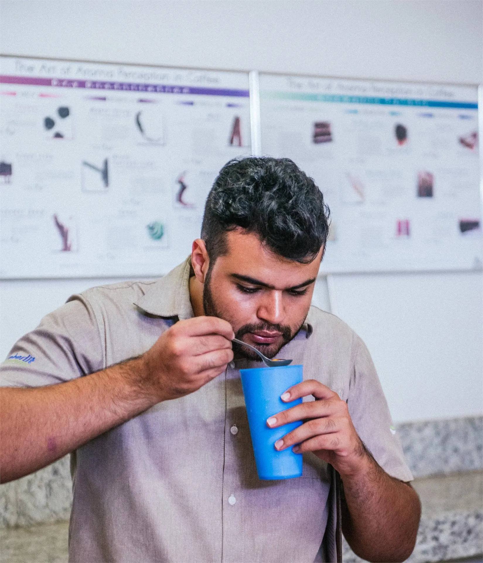 Q-Grader avaliando uma amostra na prova sensorial de café